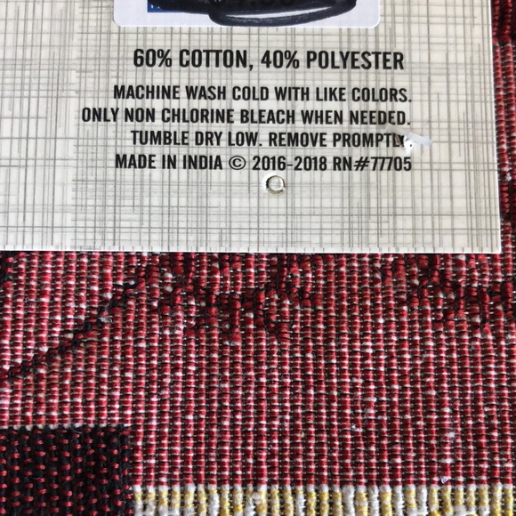 Table dining trapestry placemats set of four. - Picture 6 of 7